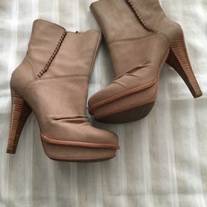 UGG AUSTRALIA ANKLE HEEL BOOTS SIZE 5 BEIGE COLOR